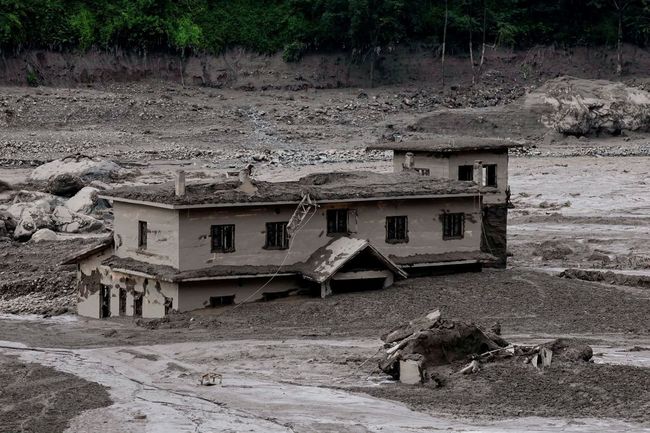 Lumpur menutupi sebuah properti setelah banjir bandang di Trishuli, Distrik Nuwakot, Nepal, pada 26 Agustus 2026. Lumpur menutupi sebuah properti setelah banjir bandang di Trishuli, Distrik Nuwakot, Nepal, pada 26 Agustus 2026.