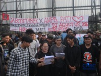 Masaa yang tergabung dalam Aliansi Masyarakat Pati Bersatu (AMPB) bersama elemen masyarakat lainnya yang akan terjun untuk menyampaikan aspirasi dalam aksi Demo pada (27/8) di Kompleks Parlemen, Senayan, Jakarta, mulai berdatangan, Rabu (26/8/2026).(