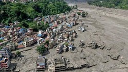 Video Dramatis Orang Berlarian Dari Banjir Bandang di Nepal