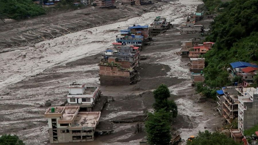 Pemandangan dari udara yang memperlihatkan bangunan-bangunan tertutup lumpur setelah banjir bandang di Trishuli, Distrik Nuwakot, Nepal, pada 26 Agustus 2026.