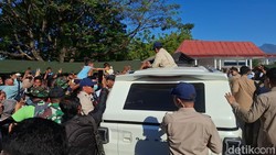Prabowo Sebut Gempa NTT Baru Relatif Aman 3 Pekan Lagi
