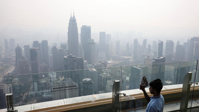 Potret 29 Wilayah Malaysia Diselimuti Kabut Asap RI