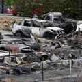 Gambar-gambar terbaru Reuters Rabu (26/8/2028) menunjukkan bagaimana kendaraan-kendaraan hangus terbakar usai kebakaran melanda hutan Hawk Fire, Reno, Nevada, Amerika Serikat (AS), sejak Senin waktu setempat. (REUTERS/Fred Greaves)