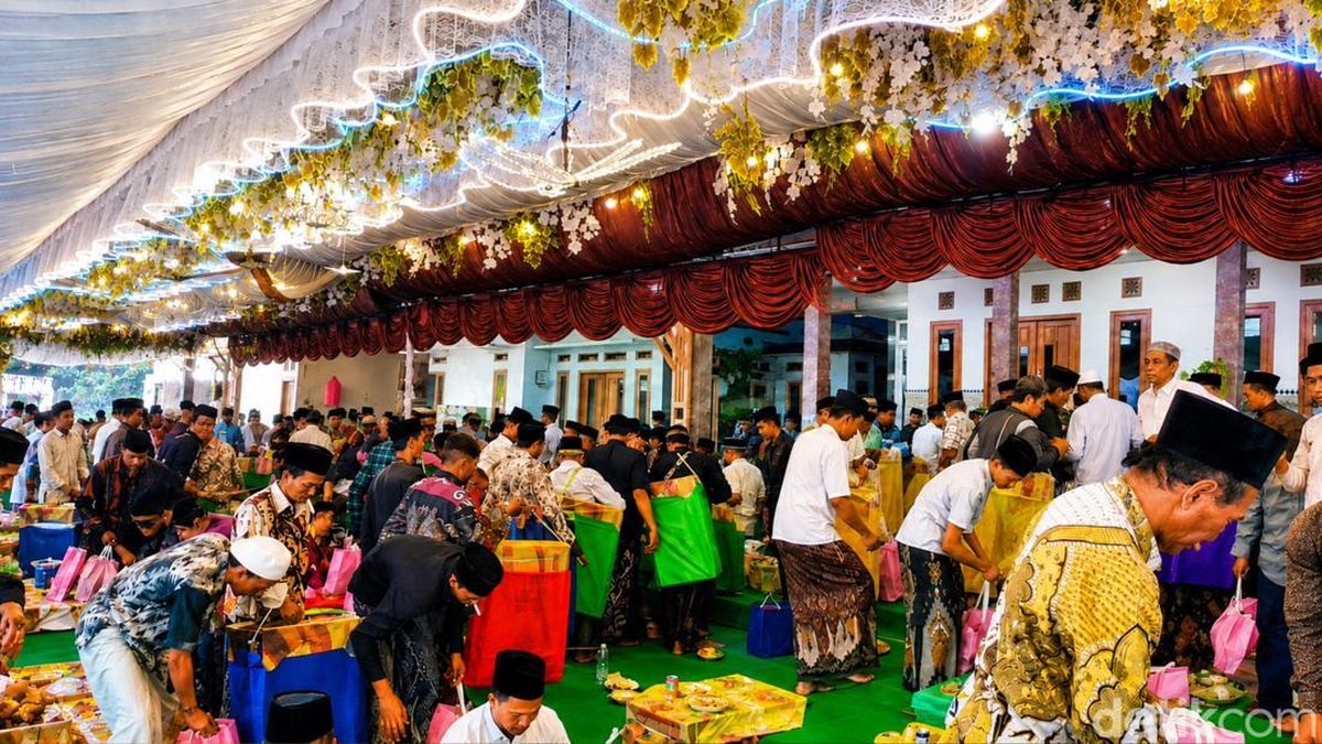 Maulid Nabi di Pamekasan, Warga Pulang Bawa Kompor dan Rp 100 Ribu