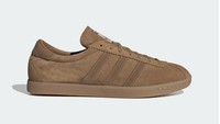Lemari Sepatu Penuh Tapi Bingung Mau Pakai yang Mana? Coba Satu Sneakers Serbaguna Ini