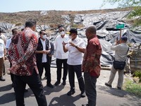 Badan Pemeriksa Keuangan (BPK) memulai pemeriksaan tematik nasional atas ketahanan energi dengan melakukan kunjungan lapangan pemeriksaan kinerja pendahuluan di Tempat Pemrosesan Akhir (TPA) Benowo, Surabaya, Jumat (21/8). (Dok. BPK RI)