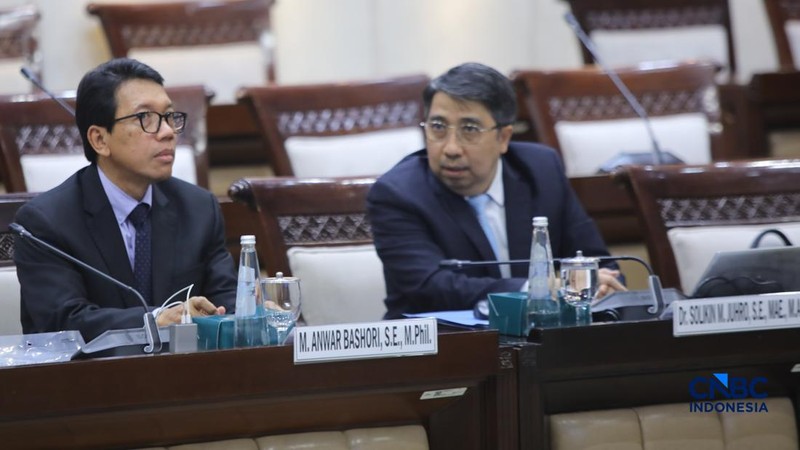 Calon Deputi Gubernur Bank Indonesia (BI) Anwar Bashori (kiri) dan Solikin M. Juhro (kanan) saat menjalani Uji Kelayakan atau Fit and Proper Test di Gedung DPR/MPR RI, Jakarta, Kamis (27/8/2026).