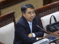 Calon Deputi Gubernur Bank Indonesia (BI), Solikin M. Juhro saat menjalani Uji Kelayakan atau Fit and Proper Test di Gedung DPR/MPR RI, Jakarta, Kamis (27/8/2026). (CNBC Indonesia/Faisal Rahman)