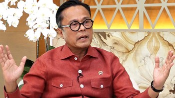 Dony Oskaria Jamin Tak Ada PHK Diproses Transformasi BUMN PT Pos - Telkomsel
