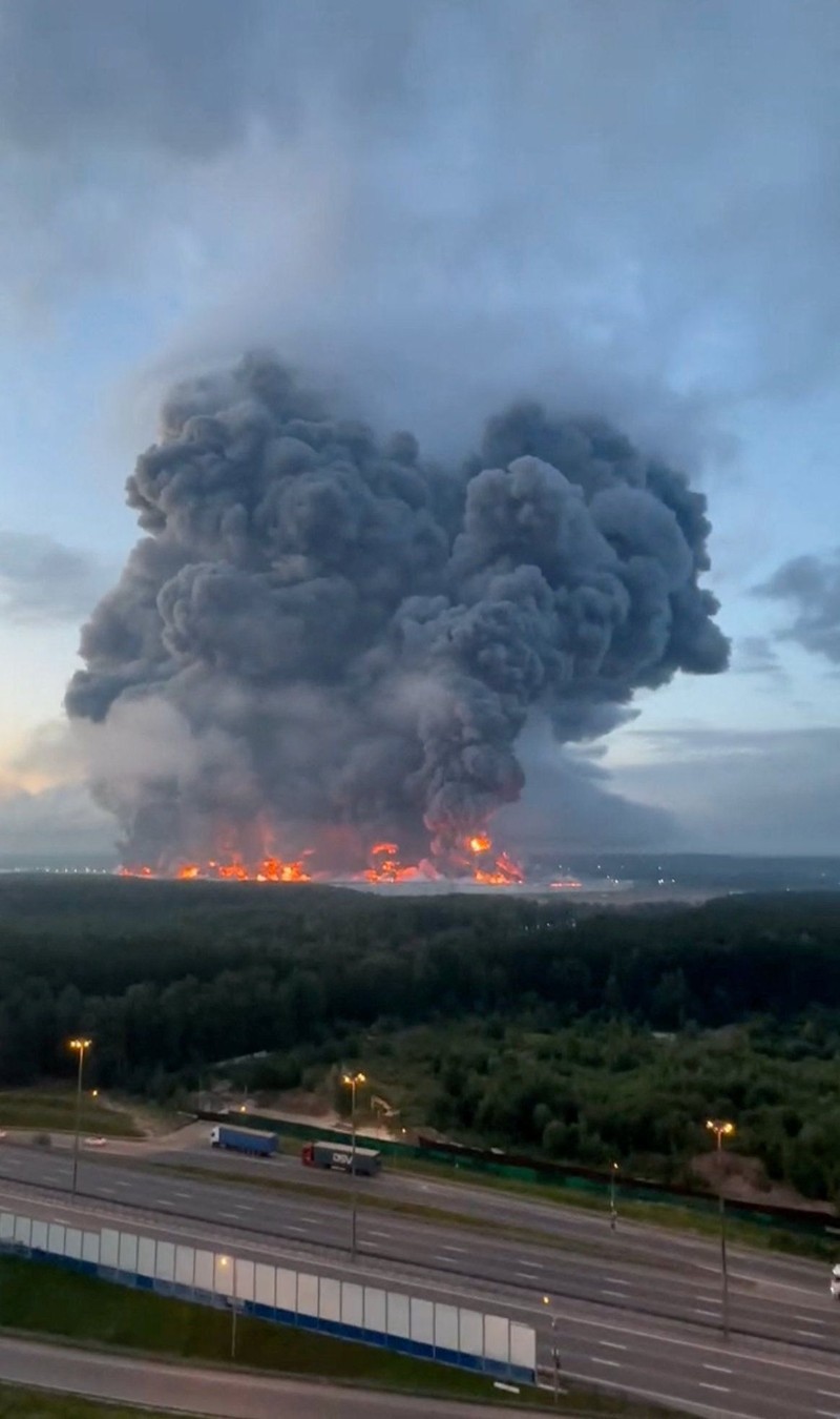 Drone jarak jauh Ukraina dilaporkan menghantam gudang milik Wildberries, peritel daring terbesar di Rusia, untuk kedua kalinya dalam waktu lebih dari sebulan, Kamis (27/8/2026). (SOCIAL MEDIA via REUTERS/SOCIAL MEDIA)