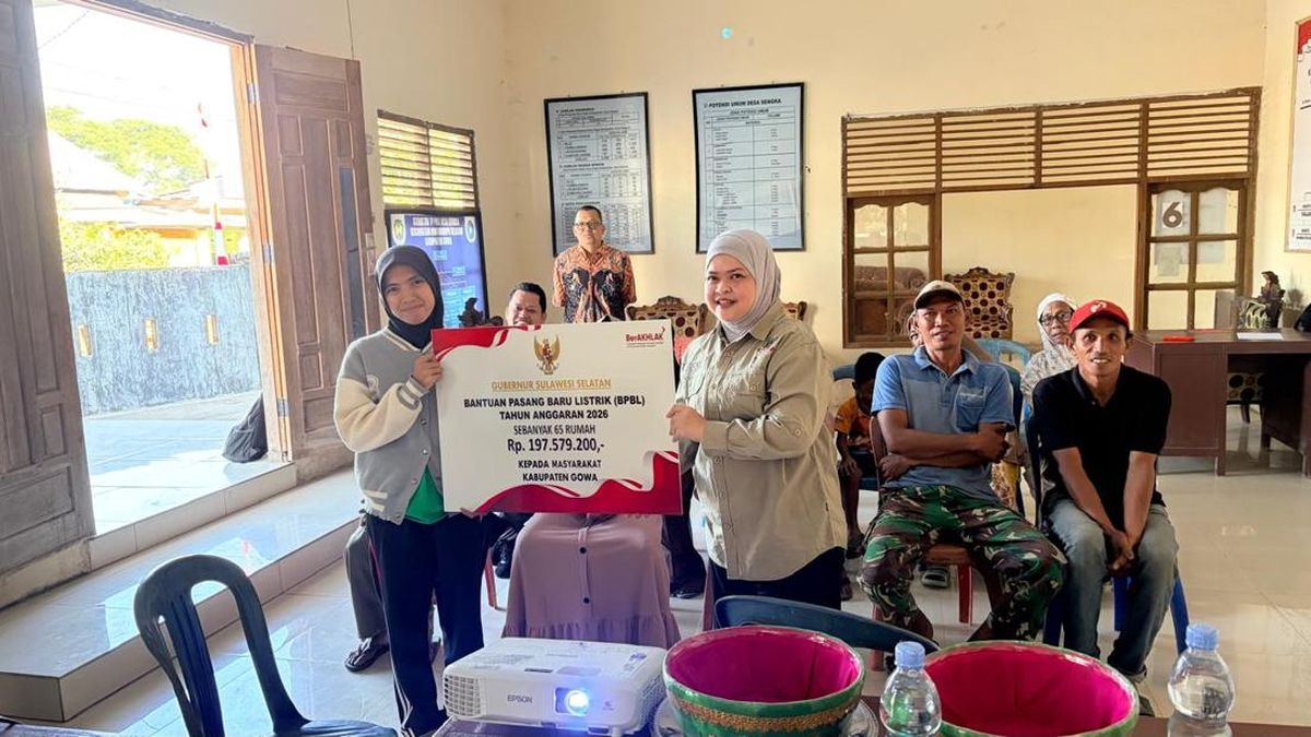 Gubernur Sulsel Bantu Pemasangan Listrik 130 Rumah di Gowa-Bantaeng