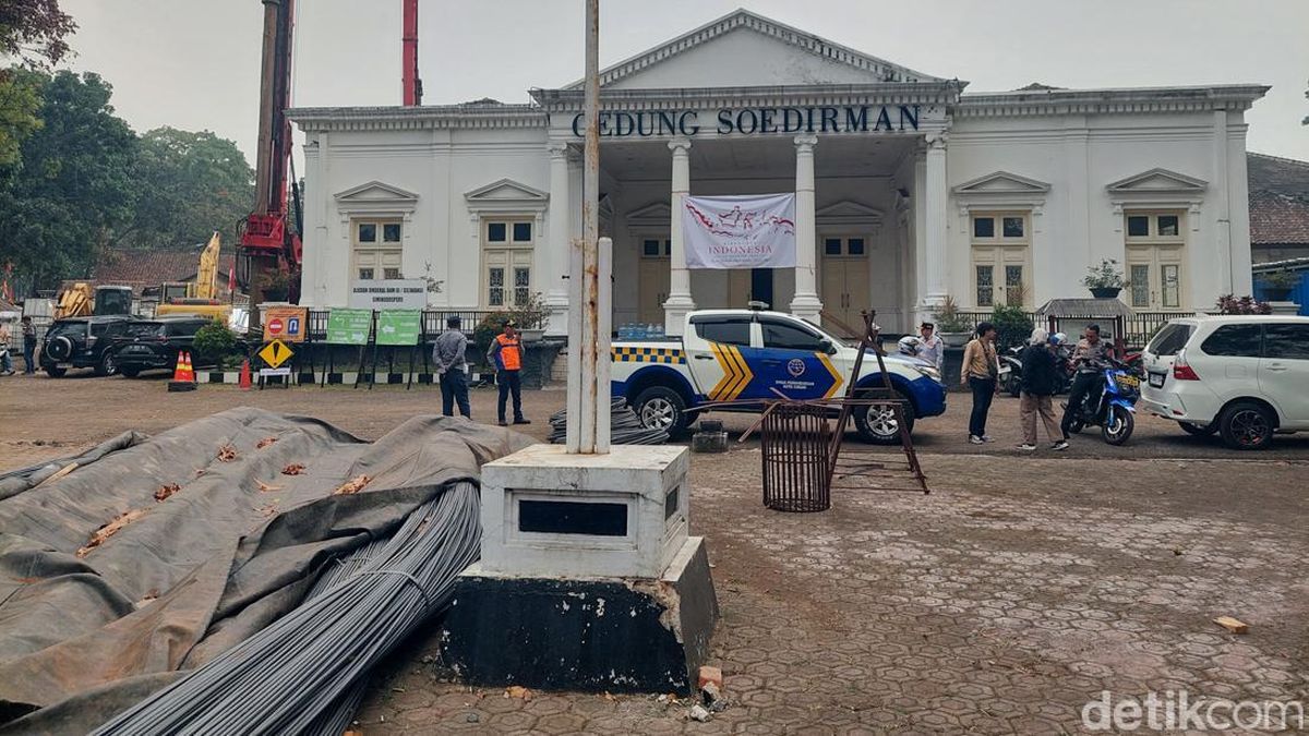 Halaman Gedung Soedirman-Pohon Jadi Tumbal Proyek Underpass Cimahi