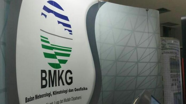 Jelang Malam Jakarta Mendadak Hujan, Simak Prediksi Lengkap BMKG