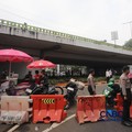 Jalan Gatot Subroto menujua arah depan Gedung DPR/MPR RI ditutup jelang demonstrasi pada hari ini, Kamis (27/8/2026). (CNBC Indonesia/Faisal Rahman)