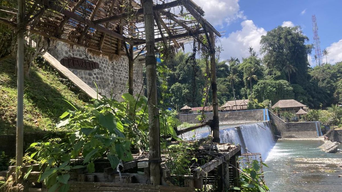 Spot Wisata Dam Tukad Unda Terbengkalai, Gazebo Lapuk Dipenuhi Semak
