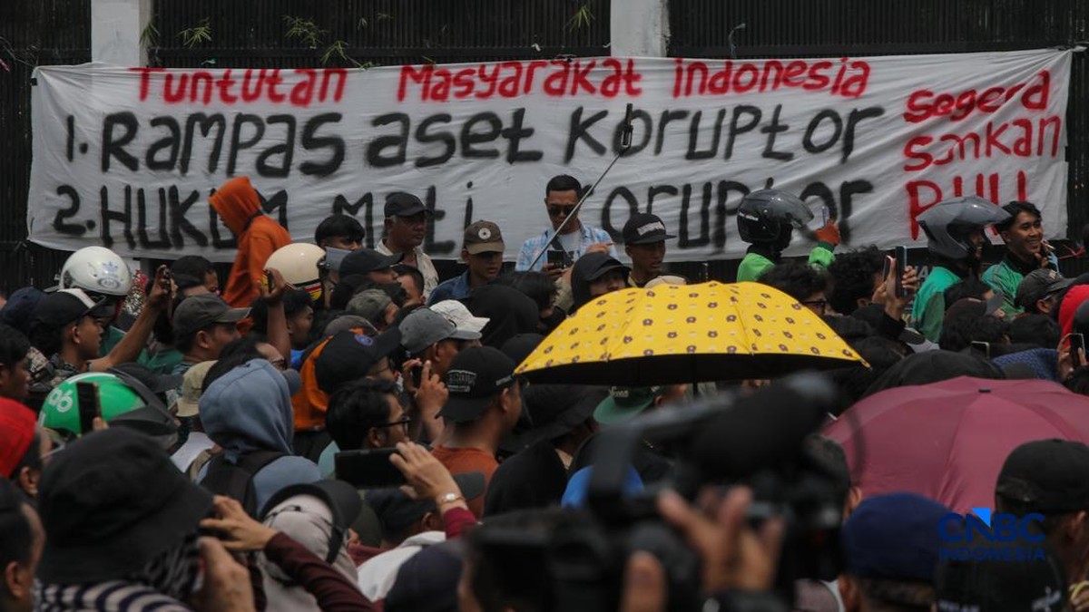 Potret Terkini Massa Demo 27 Agustus Padati Gedung DPR RI