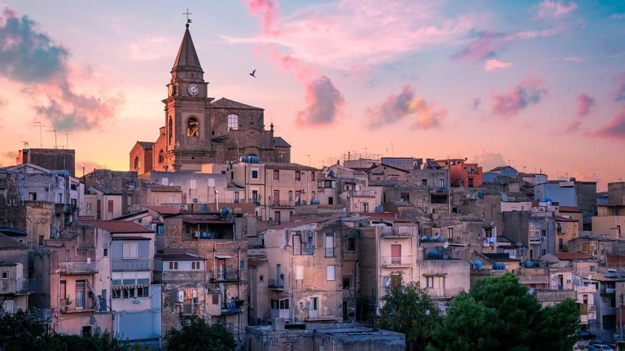 Naro di Sisilia menjadi destinasi terbaru di Italia yang menawarkan rumah seharga hanya 1 Euro. (Facebook/visitsicily.info)
