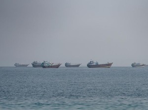 Negosiasi Iran-Oman Wacanakan Larangan Kapal Militer Lewati Hormuz