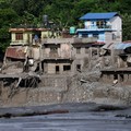 Rumah-rumah yang rusak akibat banjir dahsyat di Trishuli, Distrik Nuwakot, Nepal, pada 27 Agustus 2026. (REUTERS/Navesh Chitrakar)