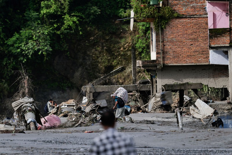 Tampilan dari drone memperlihatkan lumpur yang menutupi bangunan setelah banjir bandang di Trishuli, distrik Nuwakot, Nepal, pada 27 Agustus 2026. (REUTERS/Navesh Chitrakar)