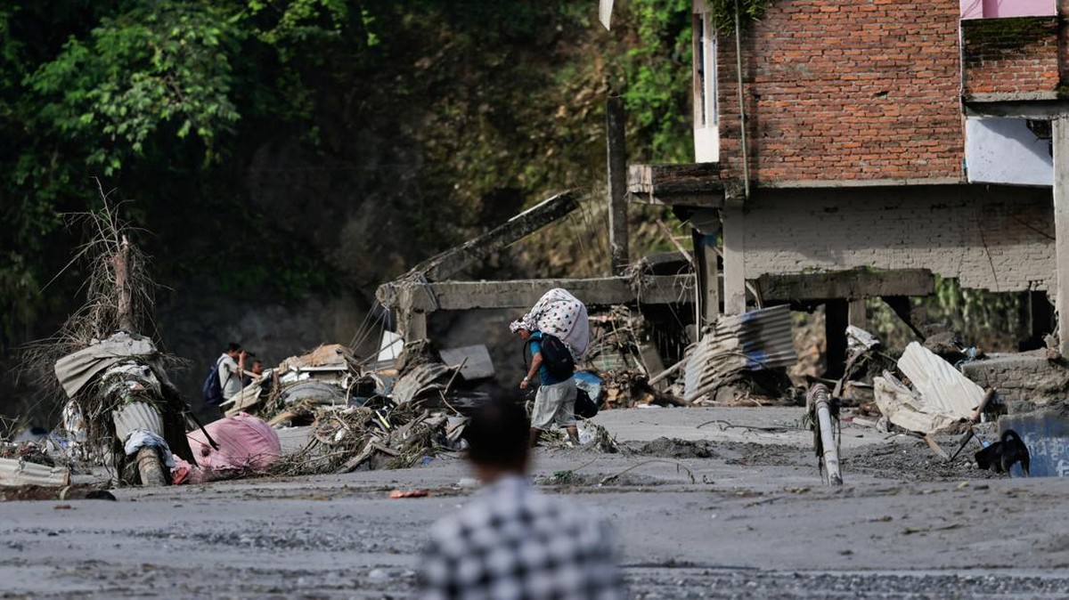 Miris! Mayat Korban Banjir Bandang Nepal Diseret, Anting Emas Dicuri