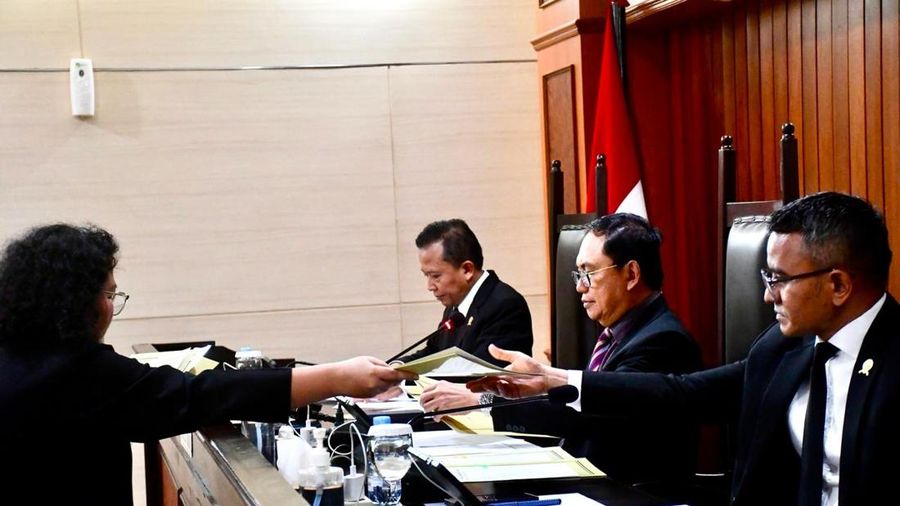 Sidang KPPU tentang dugaan keterlambatan pemberitahuan akuisisi PT Mandala Finance Tbk oleh MUFG Bank Ltd. (Dok. KPPU)