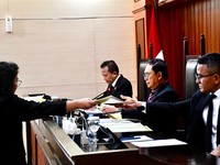 Sidang KPPU tentang dugaan keterlambatan pemberitahuan akuisisi PT Mandala Finance Tbk oleh MUFG Bank Ltd. (Dok. KPPU)