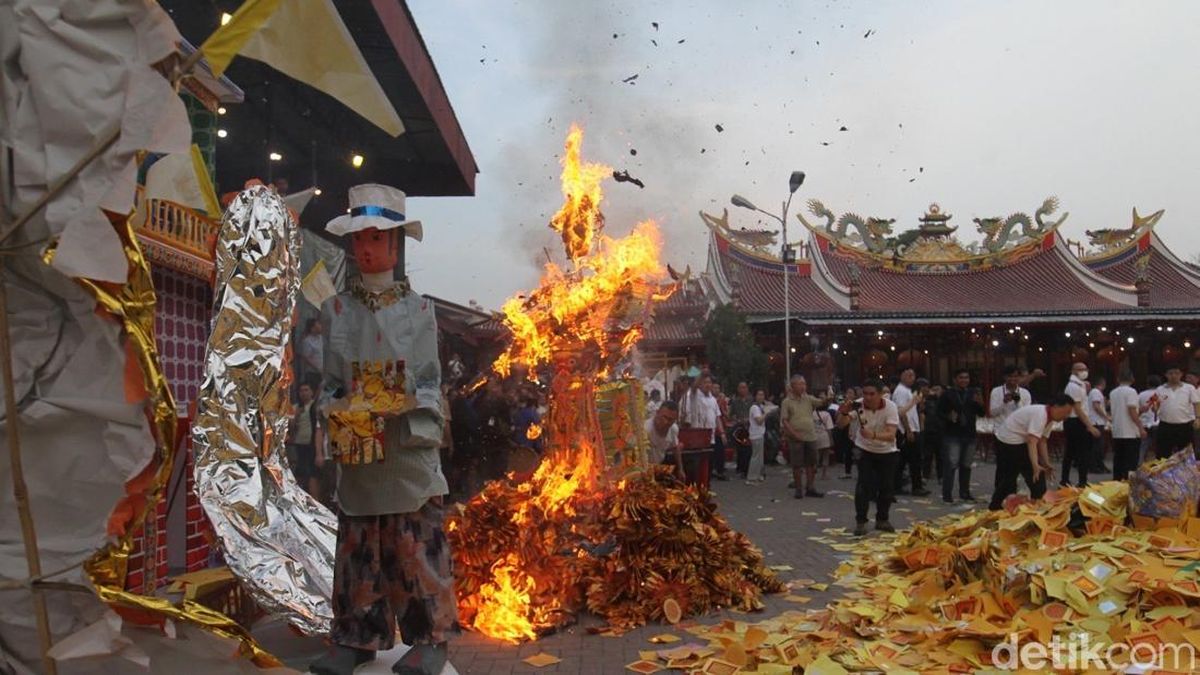 Festival Hantu Lapar di Medan, Persembahan untuk Arwah Leluhur
