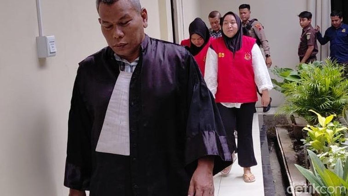 Eks Karyawati Mandiri Taspen Purwokerto Terdakwa Penipuan Disoraki Saat Sidang