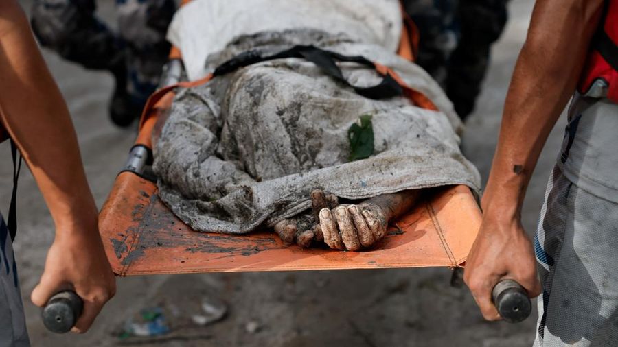 Tim penyelamat bergegas untuk mencari ratusan orang yang hilang di perbatasanNepal-Tibet akibatbanjir bandangdantanah longsoryang menewaskan sedikitnya 160 orang, Kamis (27/8/2026). (REUTERS/Navesh Chitrakar)