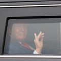 U.S. President Donald Trump gestures from inside a vehicle as he arrives in Geneva, Ohio, U.S., August 11, 2026. REUTERS/Kylie Cooper     TPX IMAGES OF THE DAY