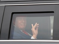 U.S. President Donald Trump gestures from inside a vehicle as he arrives in Geneva, Ohio, U.S., August 11, 2026. REUTERS/Kylie Cooper     TPX IMAGES OF THE DAY