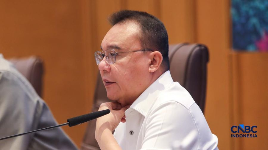 Wakil Ketua DPR RI Sufmi Dasco Ahmad, Cucun Ahmad Syamsurijal, dan Saan Mustopa menerima perwakilan Aliansi Masyarakat Pati Bersatu (AMPB) di Ruang Abdul Muis, Gedung Nusantara, Kompleks Parlemen Senayan, Jakarta, Kamis (27/8/2026). (CNBC Indonesia/F