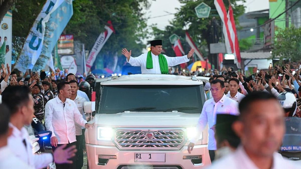 Antusiasme Warga Jombang Sambut Prabowo Saat Hadiri Muktamar ke-35 NU