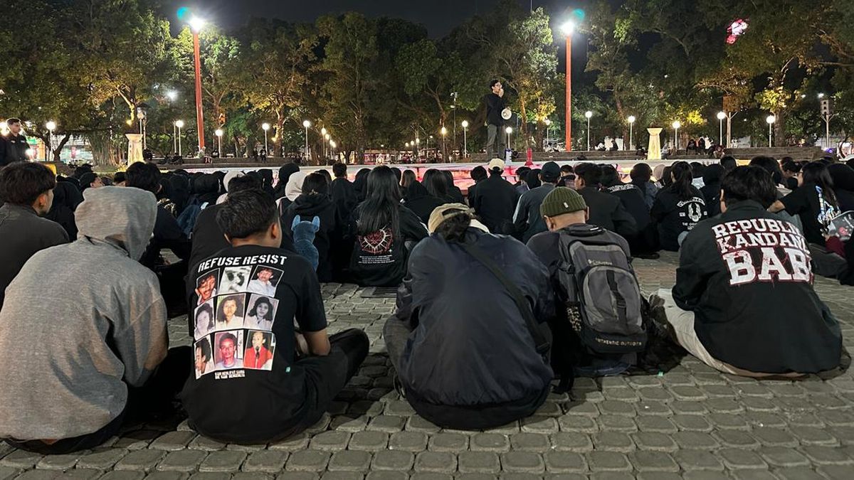 BEM Malang Raya Gelar Doa untuk Ibu Pertiwi di Alun-Alun