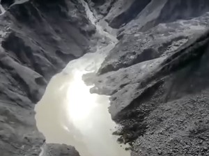 Video China Peringatkan Potensi Banjir Bandang Susulan dari Danau yang Meluap