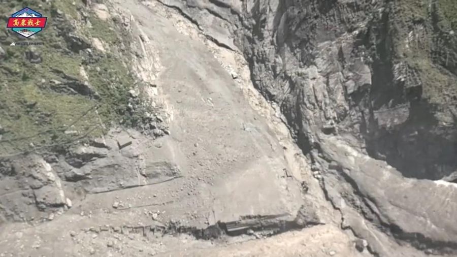 Foto udara menunjukkan kerusakan akibat banjir bandang dan tanah longsor di Daerah Otonomi Tibet, China, Kamis (27/8/2026). (REUTERS/PLA Tibet Military District)