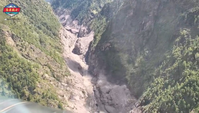 Foto udara menunjukkan kerusakan akibat banjir bandang dan tanah longsor di Daerah Otonomi Tibet, China, Kamis (27/8/2026). (REUTERS/PLA Tibet Military District)