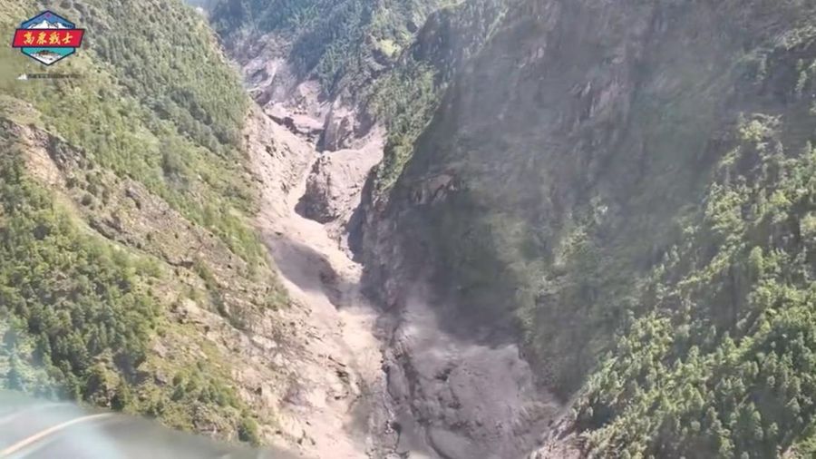 Foto udara menunjukkan kerusakan akibat banjir bandang dan tanah longsor di Daerah Otonomi Tibet, China, Kamis (27/8/2026). (REUTERS/PLA Tibet Military District)