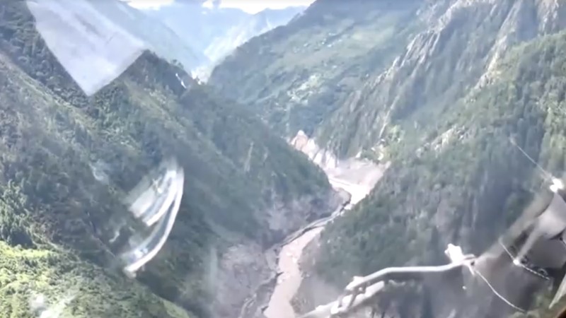 Foto udara menunjukkan kerusakan akibat banjir bandang dan tanah longsor di Daerah Otonomi Tibet, China, Kamis (27/8/2026). (REUTERS/PLA Tibet Military District)