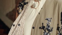 Review Noire Long Blazer Stripes, Blazer Panjang untuk Outfit Kerja
