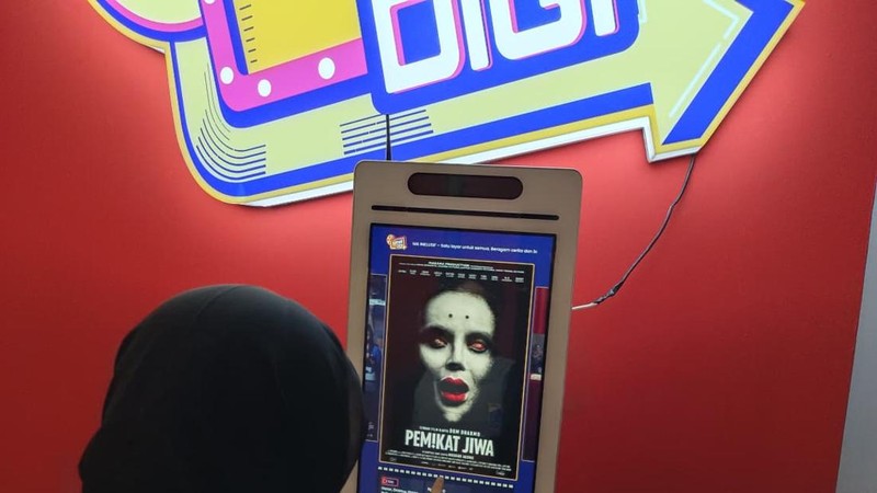 Melihat langsung bioskop viral di tengah pasar, Jaksinema Pasar Rumput, Jakarta Selatan, Jumat (28/8/2026). (CNBC Indonesia/Martyasari RIzky)