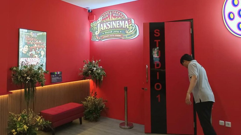Melihat langsung bioskop viral di tengah pasar, Jaksinema Pasar Rumput, Jakarta Selatan, Jumat (28/8/2026). (CNBC Indonesia/Martyasari RIzky)