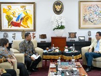 Menteri Keuangan (Menkeu) Purbaya Yudhi Sadewa menerima Kepala Badan Gizi Nasional Sudaryono bersama timnya datang untuk menyampaikan laporan terkait pelaksanaan program Makan Bergizi Gratis (MBG) yang saat ini sedang dalam proses perbaikan tata kelo