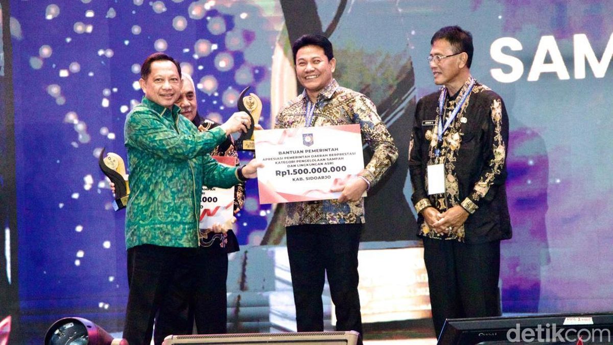 Dapat Rp 1,5 M, Pemkab Sidoarjo Raih Penghargaan Atas Pengelolaan Sampah