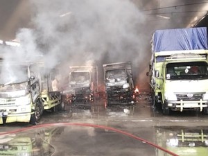 Kebakaran Pabrik Busa di Cileungsi Bogor, Mobil-mobil Hangus Terbakar