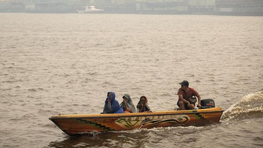 Kondisi kabut asap akibat kebakaran hutan yang menyelimuti wilayah Pontianak di Provinsi Kalimantan Barat, Jumat (28/8/2026). (REUTERS/Willy Kurniawan)