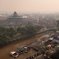 Kondisi kabut asap akibat kebakaran hutan yang menyelimuti wilayah Pontianak di Provinsi Kalimantan Barat, Jumat (28/8/2026). (REUTERS/Willy Kurniawan)