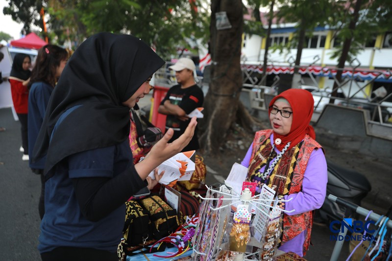 Lembaga Penjamin Simpanan atau LPS ramaikan kegiatan Bazar UMKM melalui booth edukasi bagi pelaku UMKM dan masyarakat di Bandar Lampung, Sabtu (29/8/2026).. (CNBC Indonesia/Muhammad Sabki)