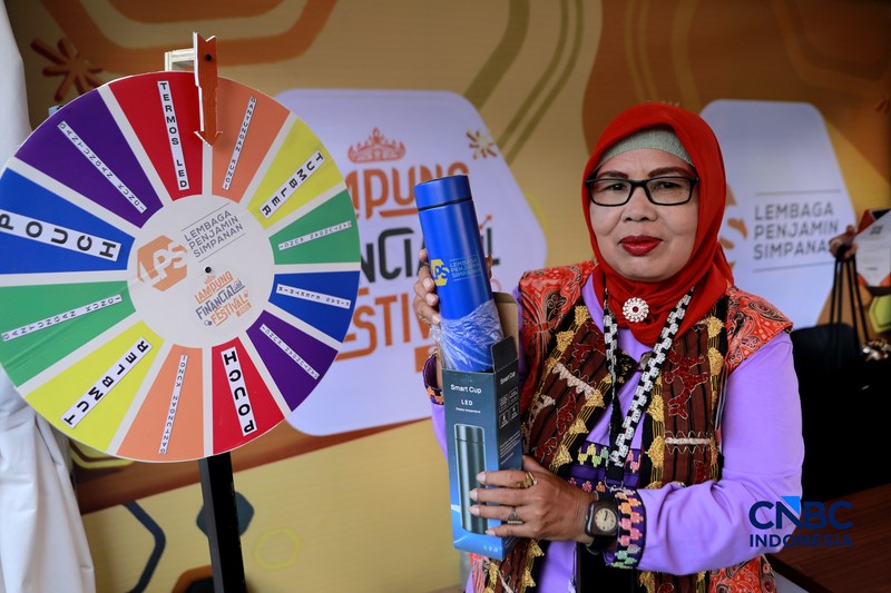 Lembaga Penjamin Simpanan atau LPS ramaikan kegiatan Bazar UMKM melalui booth edukasi bagi pelaku UMKM dan masyarakat di Bandar Lampung, Sabtu (29/8/2026).. (CNBC Indonesia/Muhammad Sabki)